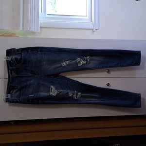 SO Jeans. 11" rise. 28" inseam. Stretchy, uplifting & super comfy fit!!